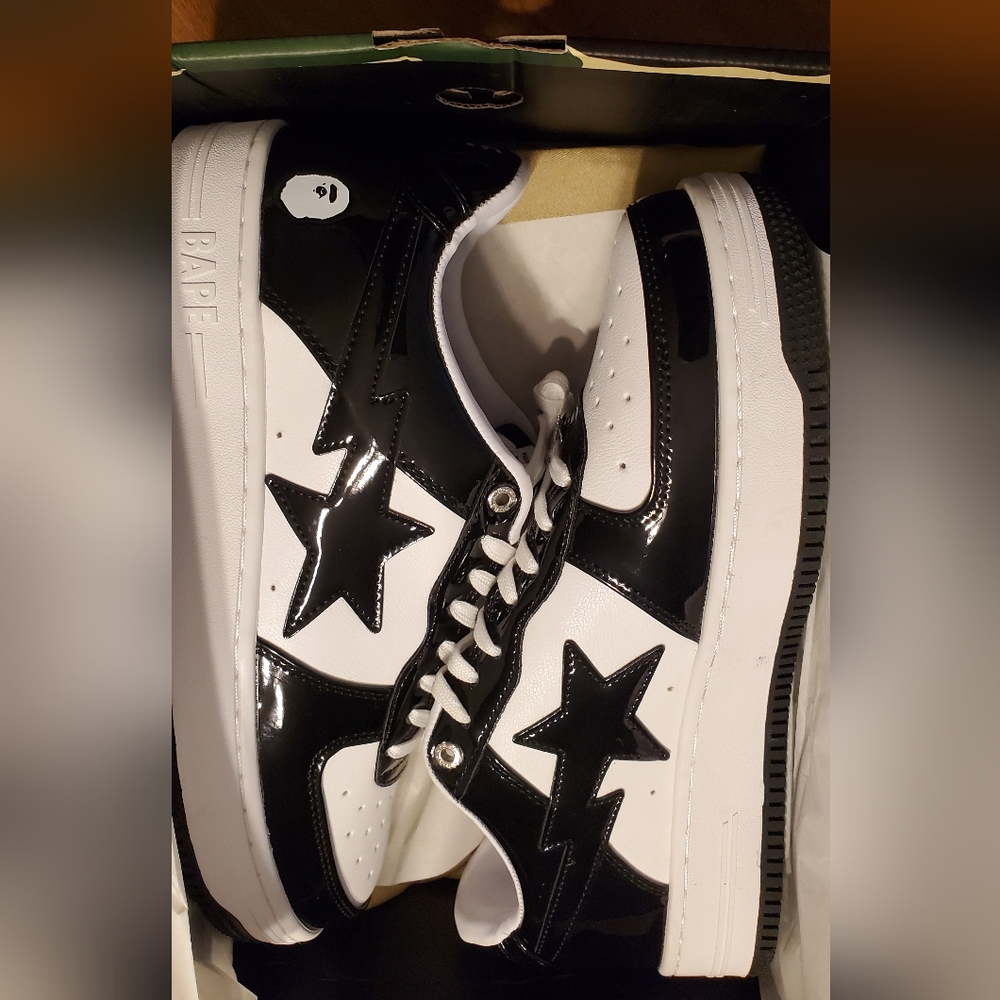 Bape shoes black on white got alot of sizes 12-8